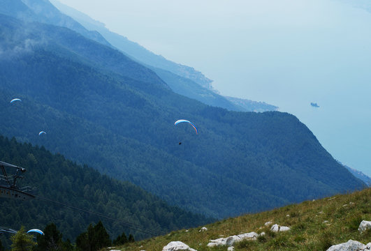 Paraplane is flying over the mountains