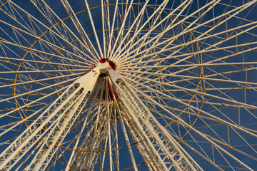 Fototapeta premium ferris wheel on blue sky background
