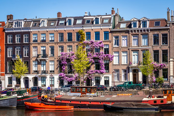 Fototapeta na wymiar amsterdam canal houses