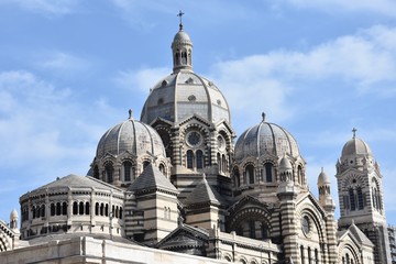 Fototapeta na wymiar Cathédrale Sainte-Marie-Majeure à Marseille