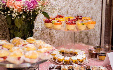 Postres, catering, candy bar, mesa de dulces, reposteria