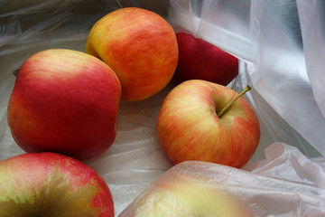 red apples on a wooden table