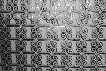 arabesque pattern of aluminum wire