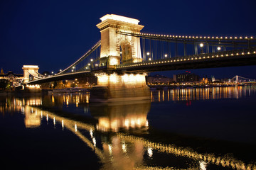 Naklejka premium the lights of the Szechenyi Bridge in Budapest at night