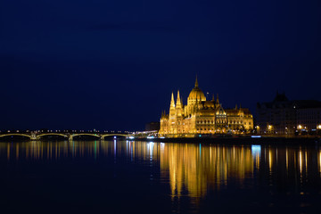 Fototapeta na wymiar Parliament Palace and the bridge over the Danube in Budapest at night