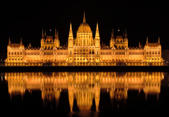 Fototapeta na wymiar Budapest Parliament Palace at night