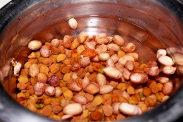 protein nutrition peanuts and gram in water