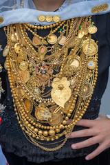 PEITILHO ORNAMENTADO COM PEÇAS DE OURO, TRADIÇÃO SANTA MARTA DE PORTUZELO, Viana do Castelo 2