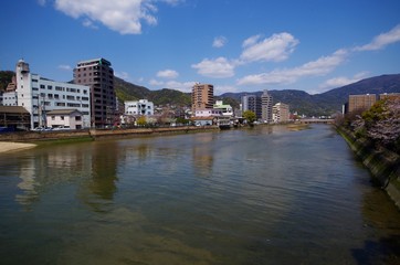 Obraz premium 呉市と川