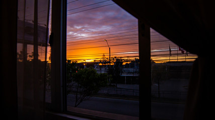 puesta de sol desde la ventana