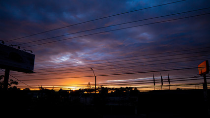 puesta de sol y nubes 