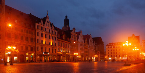 Fototapeta na wymiar Market Square with old buildings in the evening in Wroclaw