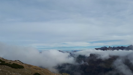 Nebelhorn in herbstlichen Nebel gehüllt