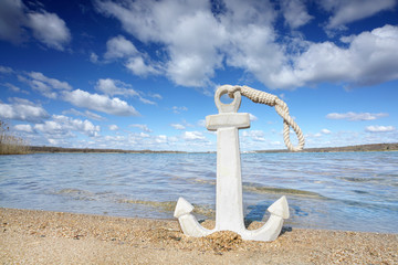 Holzanker am Strand 