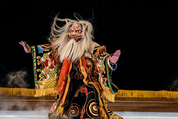 日本、広島、広島神楽、芸北神楽、神楽「源頼政」鵺という怪物、伝統芸能の魅力