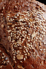 Dettaglio pane di segale con i semini in primo piano