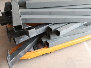 Steel Box Painted Rust Grey Put the installation arrangements in the construction area