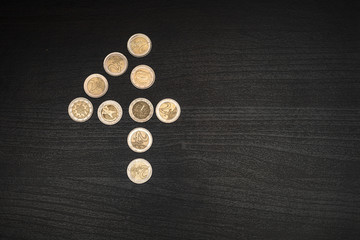 2 euro coins drawing a 4