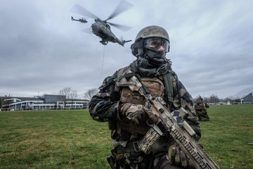 French soldiers from the 27th Alpine Fighter Regiment with a land force helicopter doing training on a football field during an exercice in order to go to Tchad and Mali © Fred Marie