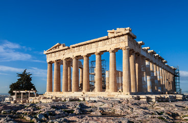 Obraz premium Parthenon Temple in the morning sun. Acropolis in Athens, Greece. Parthenon without tourists during the coronavirus pandemic.