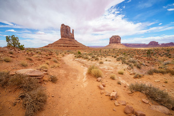 hiking the wildcat trail in the monument valley, usa