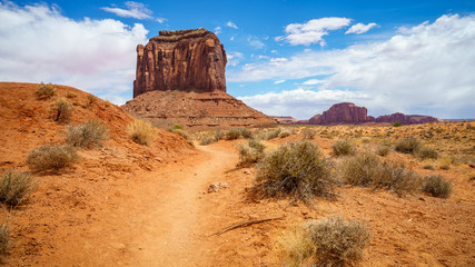 hiking the wildcat trail in the monument valley, usa