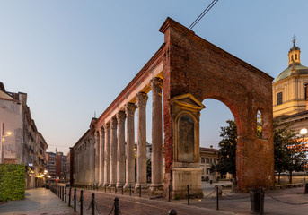 Fototapeta na wymiar Milano colonne s.lorenzo