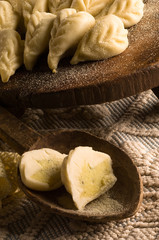 Culurgiones ogliastrini, ravioli tipici della Sardegna, ripieni di patate formaggio e menta