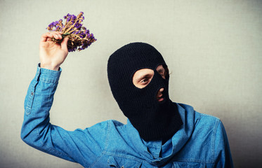 thief in mask