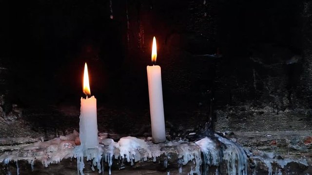 Duas velas acesas