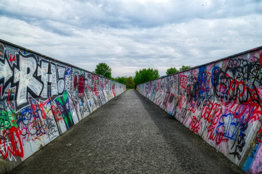 Brücke auf einem Radwanderweg zwischen Essen und Oberhausen
