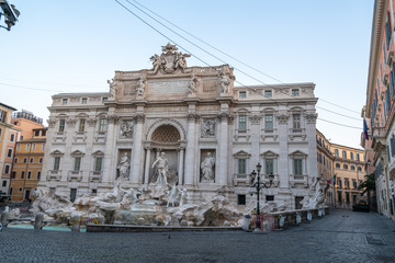 Obraz na płótnie Canvas Fontana di Trevi in Rome appears like a ghost city during the covid-19 emergency lock down