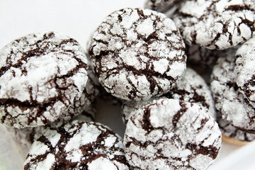 chocolate chip cookies with icing sugar