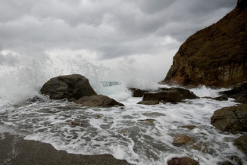 Obraz premium Waves on the beach during a storm. Gallipoli, Canakkale / Turkey.