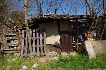 木造家屋の廃屋