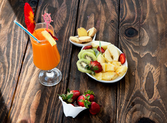 Fresh fruit juice and fresh fruits mix, staying healthy in quarantine