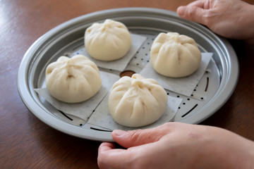 自宅で手作りする肉まん　成型後、蒸す前の肉まん
