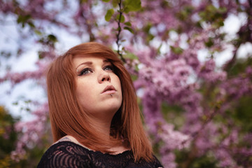 Naklejka premium Portrait femme fleuris