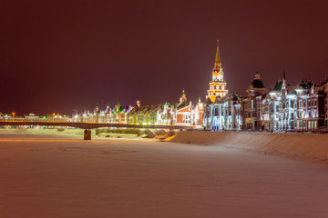 Obraz premium Russia, Yoshkar-Ola night view of the illuminated promenade.