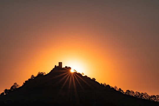 Burgruine Desenberg im Sonnenaufgang 2