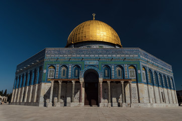 Obraz premium the mosque of the Golden dome of blue mosaic Jerusalem Israel