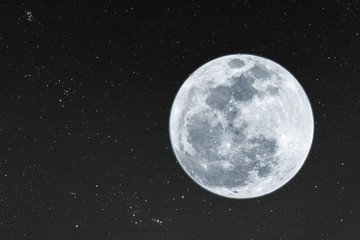 Full moon with many stars in the night.