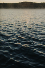 Le jour se lève sur le lac en Ontario