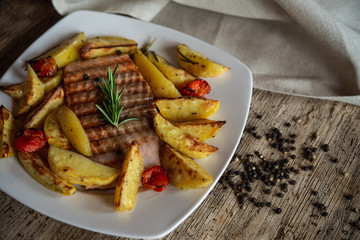 Grilled salmon with potatoes