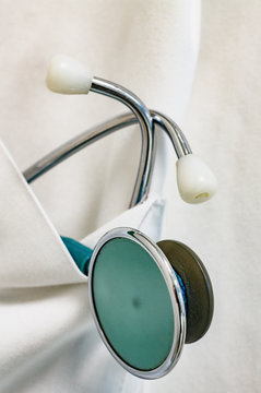 Stethoscope in einem Arztkittel