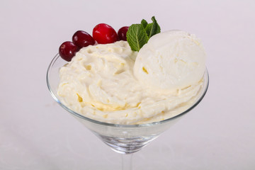 Ice cream with dry plum