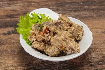 Chicken liver with cream and dry tomatoes