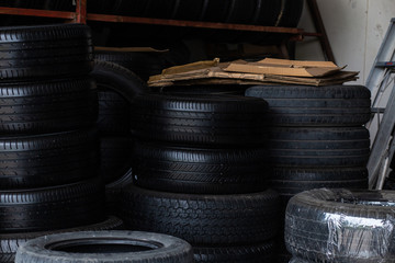 Obraz premium Satck of car tires texrture background in automobile store