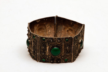 Hand made bracelet made of metals such as silver, copper, brass and gold. Hand made bracelet made by women. Antique bracelet used as jewelry.