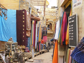 i palazzi i vicoli le persone di jaisalmer